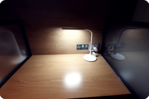 혁신과 안정의 만남, 무인 스터디카페 나르샤 - 블랙 & 그레이로 책임감있는 공부 공간 조성