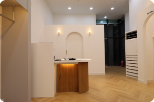 흥미로운 여성 전문 매장 인테리어로 눈길을 사로잡다! 수원 곡반정의 현장 소개