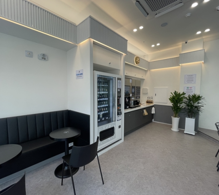 밝고 아늑한 분위기가 펼쳐지는 무인카페! 건기넷의 독특한 간접조명 인테리어 디자인