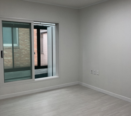 모던한 블랙&화이트 인테리어로 변신한 수원 영통동 빌라 현장, 단열 강화를 위한 경질우레탄 폼 시공