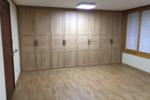 현대성우 1차 65평형 인테리어: 씽크대, 전실신발장, 타일 등의 시공과 노후된 공간 개선으로 새로운 삶의 시작