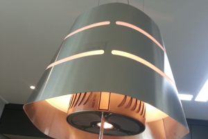 고급 소재와 기능성으로 완성된 수원 한일타운 아파트 인테리어: 주방가구에 집중한 자체정화 후드와 도장제품, 수입레일의 향연