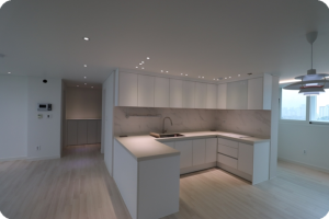 평범한 아파트를 넘어선 화이트 톤 인테리어 | 동탄KCC스위첸아파트에서 만나는 심플하고 청아한 공간 디자인