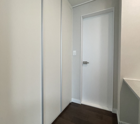 조화로운 화이트 톤과 다크 브라운, 봉담 쌍용스윗닷홈 아파트 인테리어