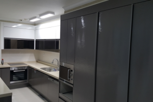 펫트제품과 완벽한 조화, 주방싱크대 리모델링의 혁신된 디자인과 수납공간