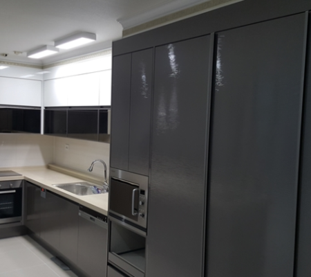 펫트제품과 완벽한 조화, 주방싱크대 리모델링의 혁신된 디자인과 수납공간