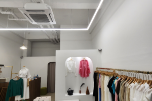 미드센투리 인테리어로 완벽한 9평 보세 옷가게, 트렌디하고 실용적인 공간으로 탄생!