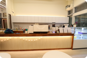 수원 카페 인테리어의 혁신적인 랜드마크, 파비오 더씨타 담소카페의 비밀은 건기넷에 있다!