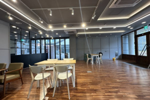 온기 넘치는 베이지&우드톤, 베이커리 인테리어 쇼케이스