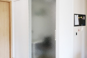 동탄 나루마을에서 완성한 슬라이딩 도어의 혁신적 설치 사례: 공간 활용의 새로운 패러다임