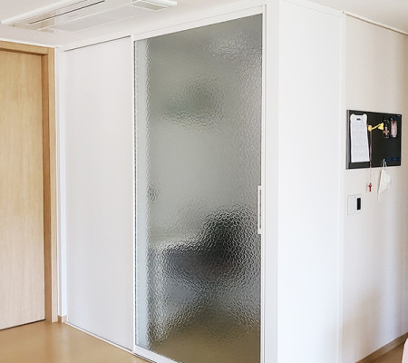 동탄 나루마을에서 완성한 슬라이딩 도어의 혁신적 설치 사례: 공간 활용의 새로운 패러다임