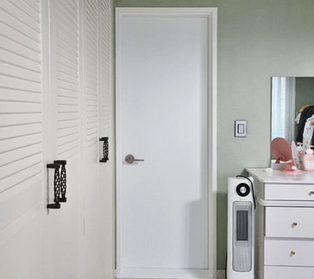 동탄 노작공원 상가주택 3층, 세련된 도어 교체로 완성한 안전하고 아름다운 공간