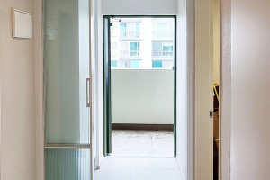 성남시 수정구 삼부 아파트 3연동 중문 설치: 스마트한 공간 활용과 세련된 디자인의 완벽한 조화