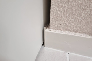 강원도 고성군 주택의 공간 혁신: 히든 행거 도어 설치로 완성하는 세련된 인테리어