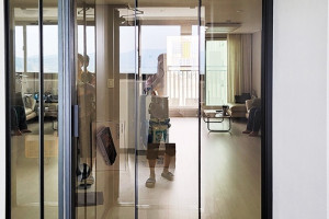 강동구 리버스트 극슬림3연동 현관중문: 현대적 매력의 공간 변신 사례