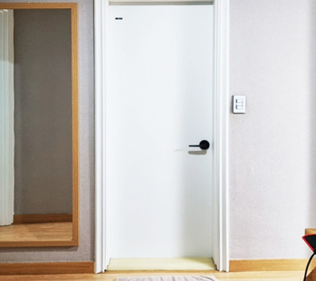 수원 중문 도어 필름 시공 | 화이트 필름으로 새롭게 변신하는 리모델링 아이디어!