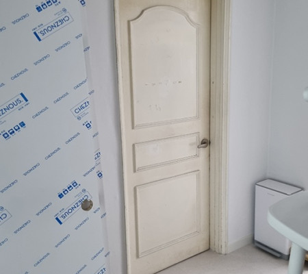 노원구 리모델링: 무광 화이트 도어 필름으로 새로워진 공간의 비밀