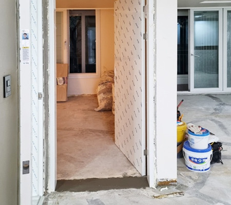 반송동 신축빌라, 방음과 디자인의 완벽 조화! 도어 시공 현장 공개