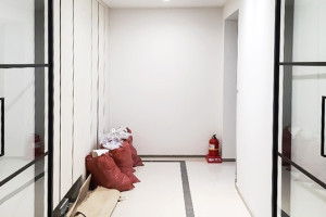 송도 호반베르디움 더퍼스트: 세련된 블랙 슬림 중문 인테리어 시공의 모든 것