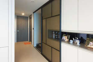 성남 산성역포레스티아, 슬라이딩 도어로 완성한 모던 중문 인테리어의 새로운 기준