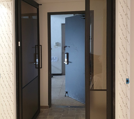 강남 대치동 선경아파트: 슬림 비대칭 중문으로 세련된 공간 분리하기