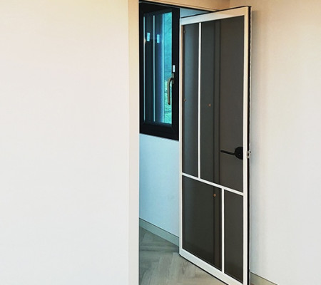 수지구 고기동 중문시공: 양방향 스윙도어로 어린이집 공간 혁신하기!