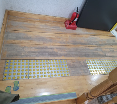 흥덕지구 어린이집, 낡은 마루 부분공사로 새처럼 변신! 합리적인 비용의 완벽한 시공을 경험하세요!